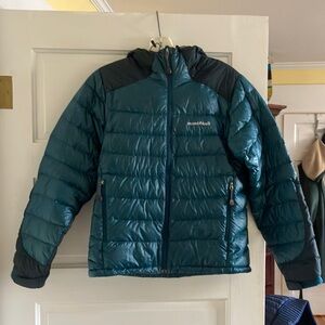 Montbell woman’s puffy